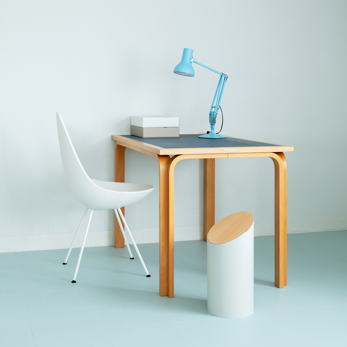 Swing lid and remove the lid