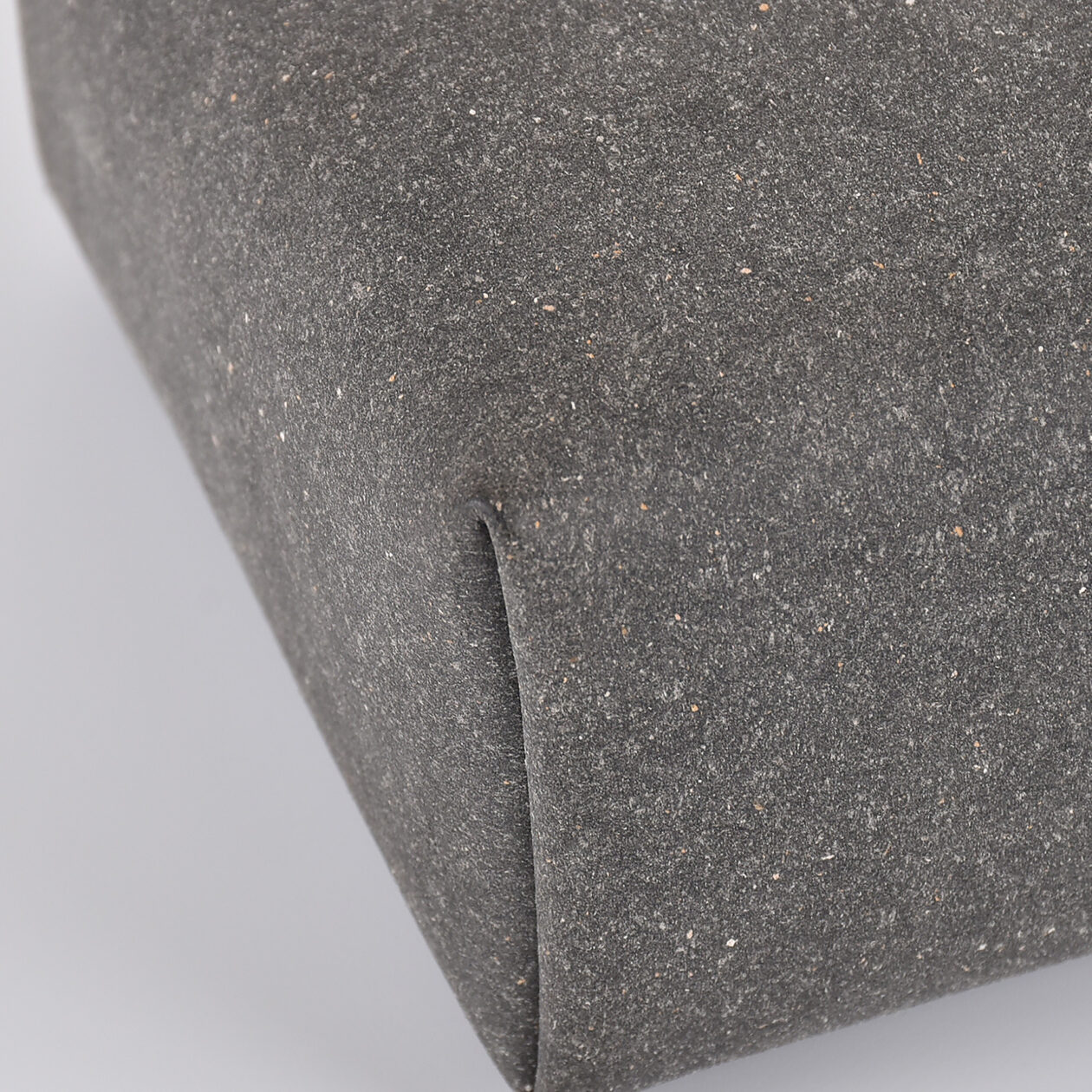 TISSUE COVER recycled leather black detail