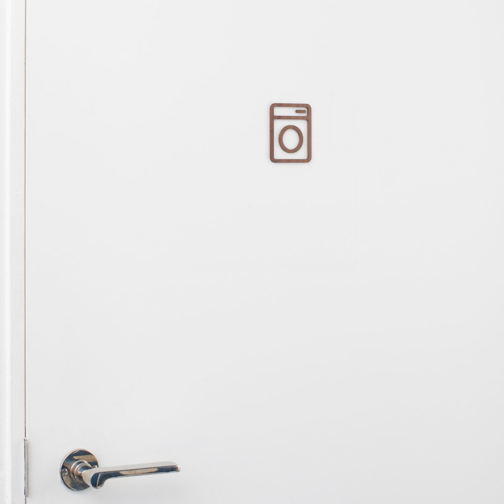 SIGNS LAUNDRY walnut