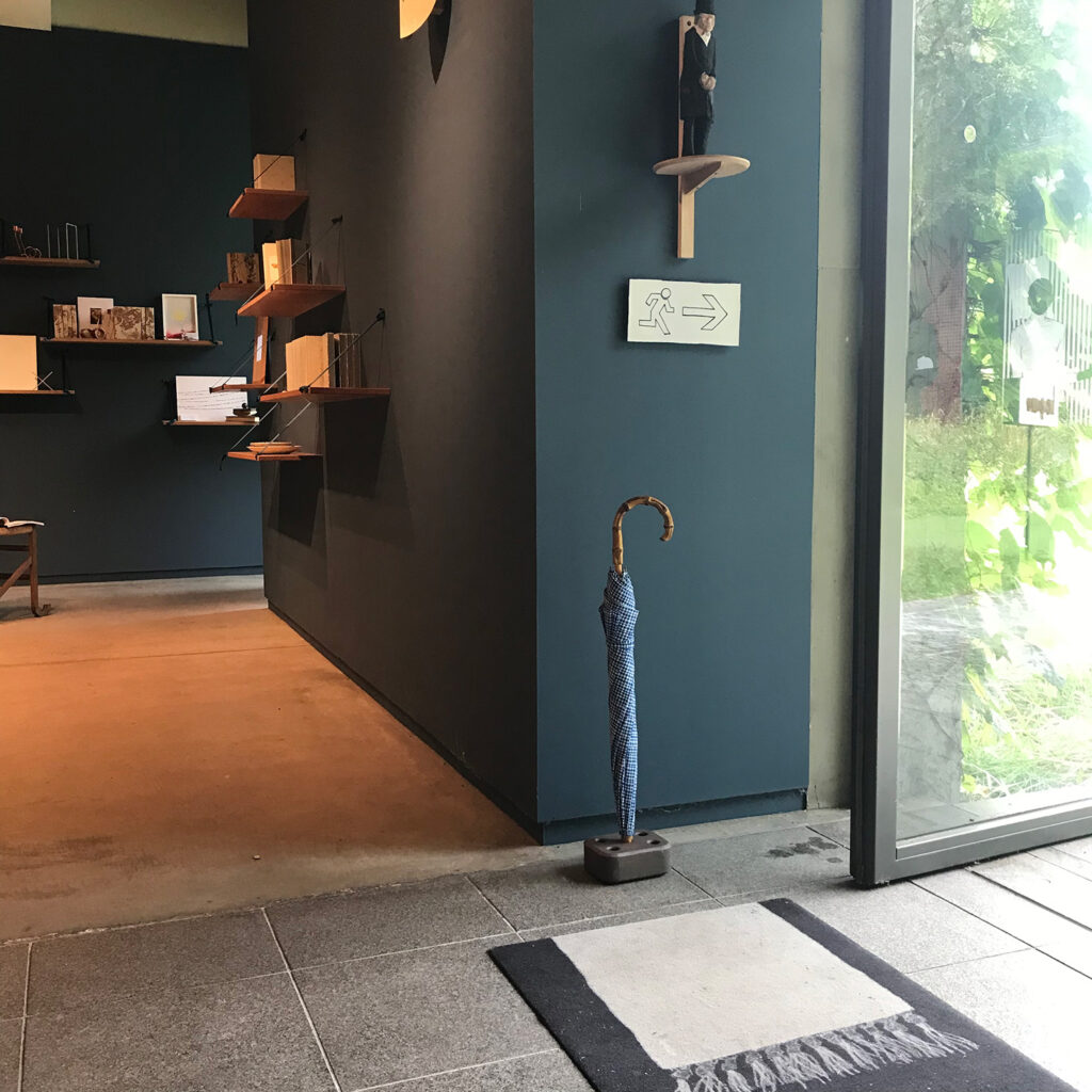 須長檀 (Dan Sunaga) story brick stand