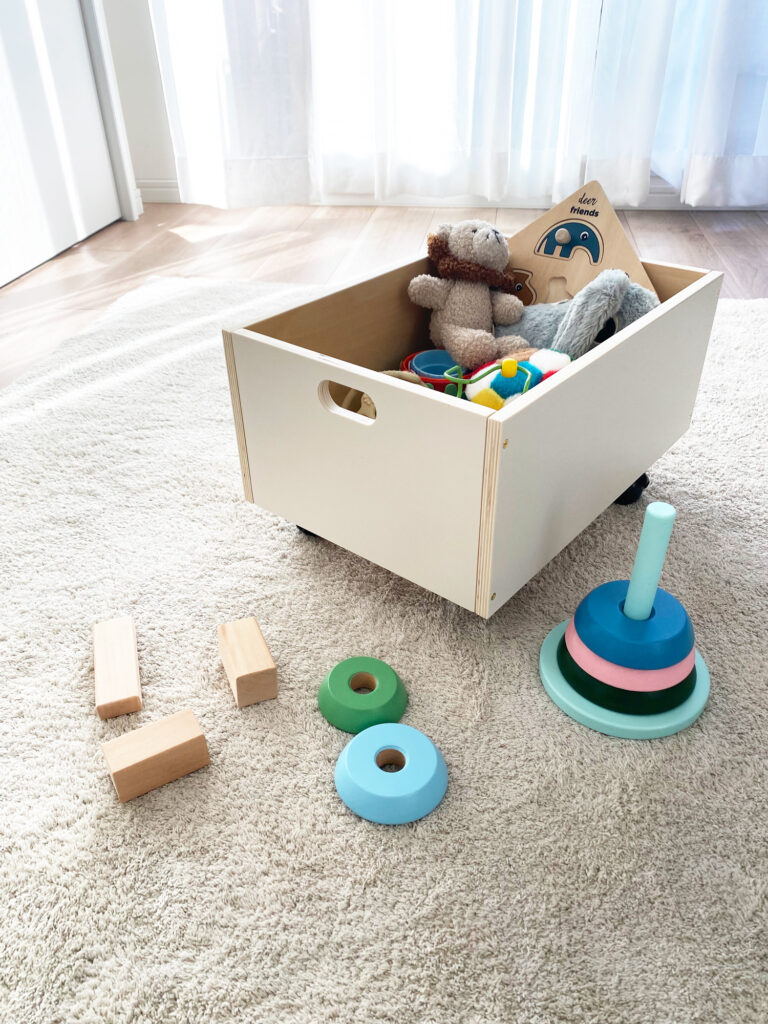 手束 正弘 (Masahiro Tetsuka) Story - LINDEN BOX with a FLAT DOLLY (caster stand)