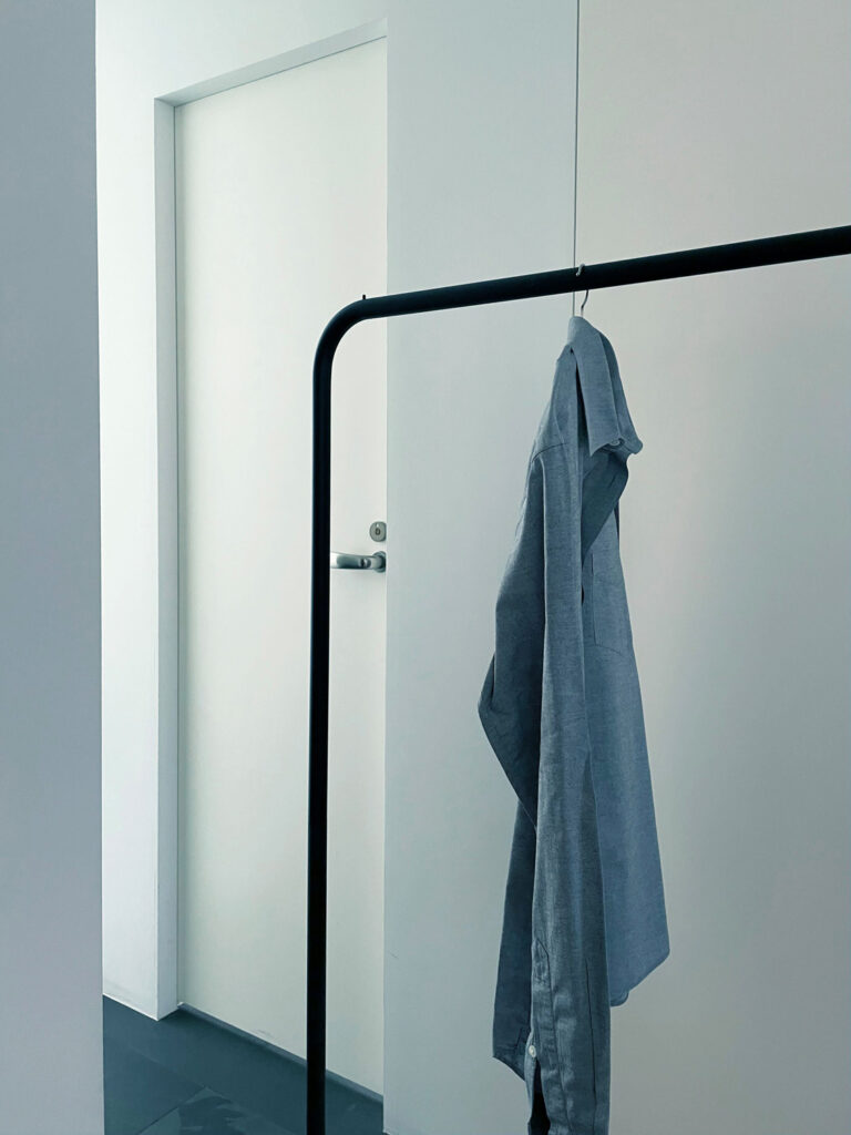 美和 小織 (Saori Miwa) Story - hanger rack