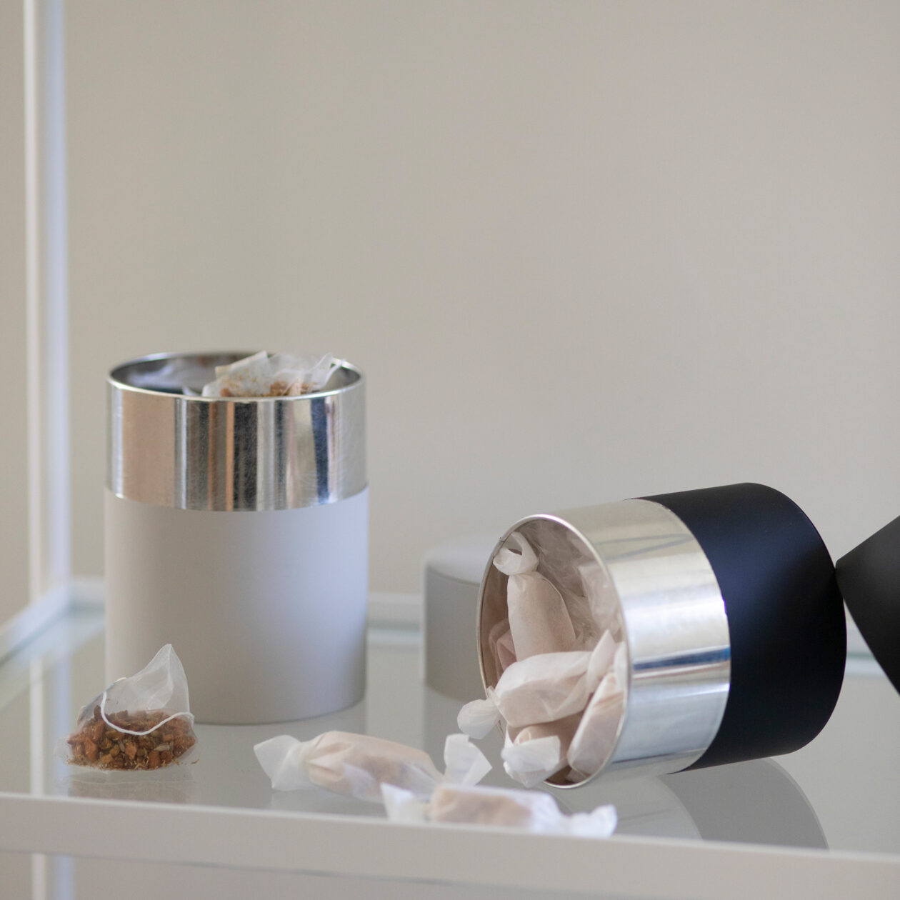 TIN CADDY usage scene