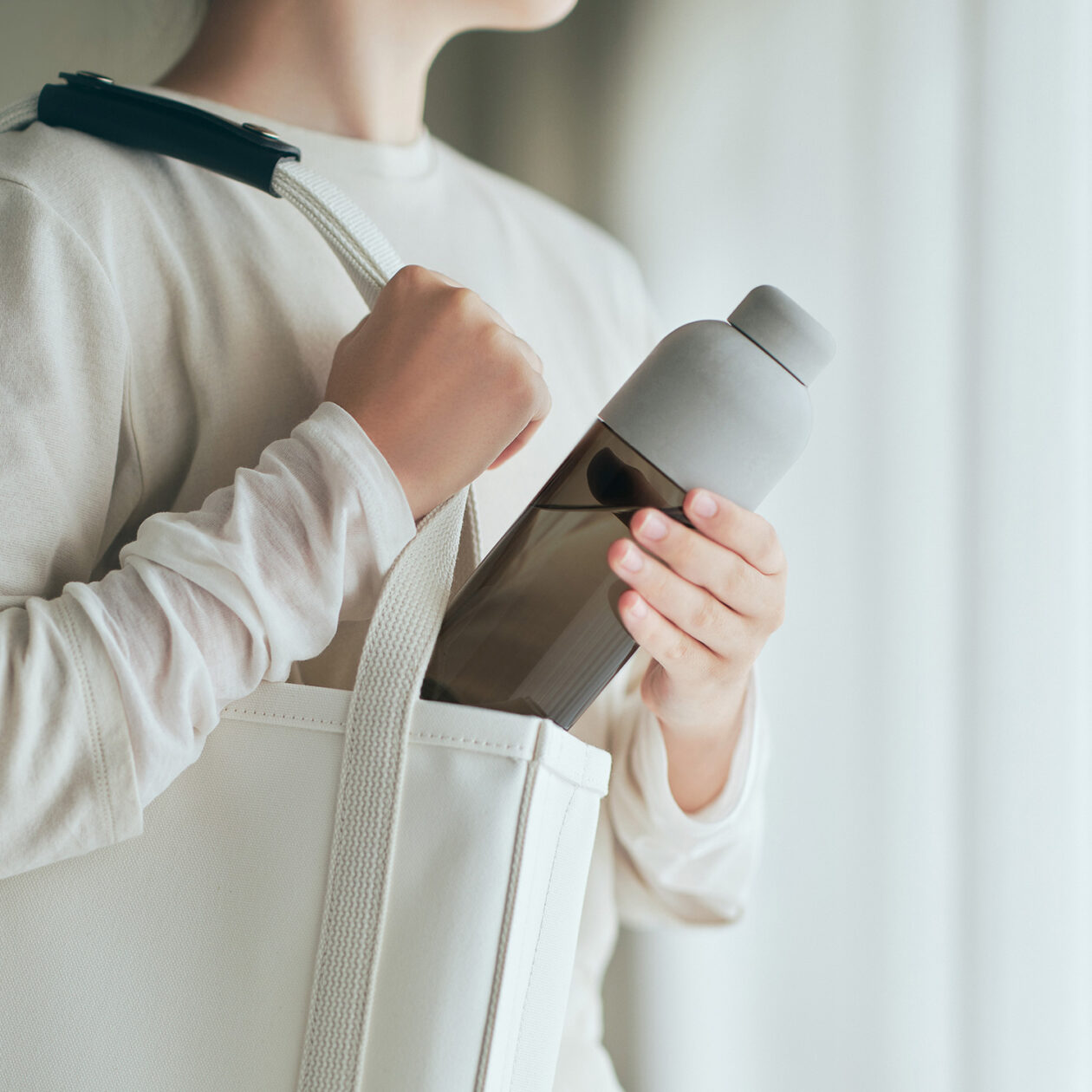 WATER BOTTLE (gray × darkmoss) take out of tote bag