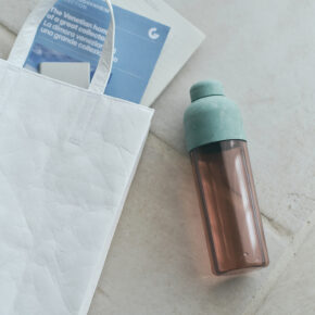 WATER BOTTLE (green × coral) with paperbag