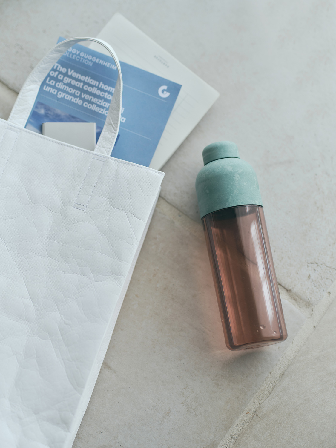 lifestyle WATER BOTTLE green × coral with paperbag