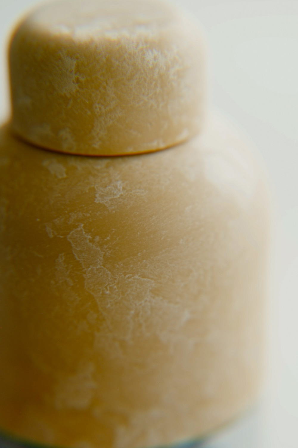 lifestyle WATER BOTTLE mustard × gray lid close-up