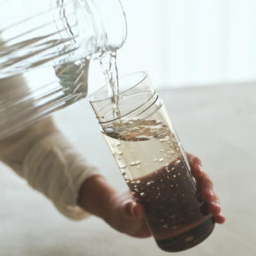 WATER BOTTLE pour water