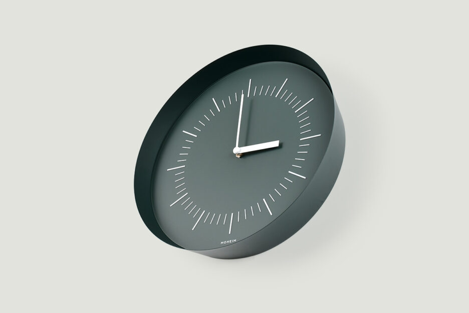 MOHEIM Wall Clock HORN Introduces a New Color: Green/Green