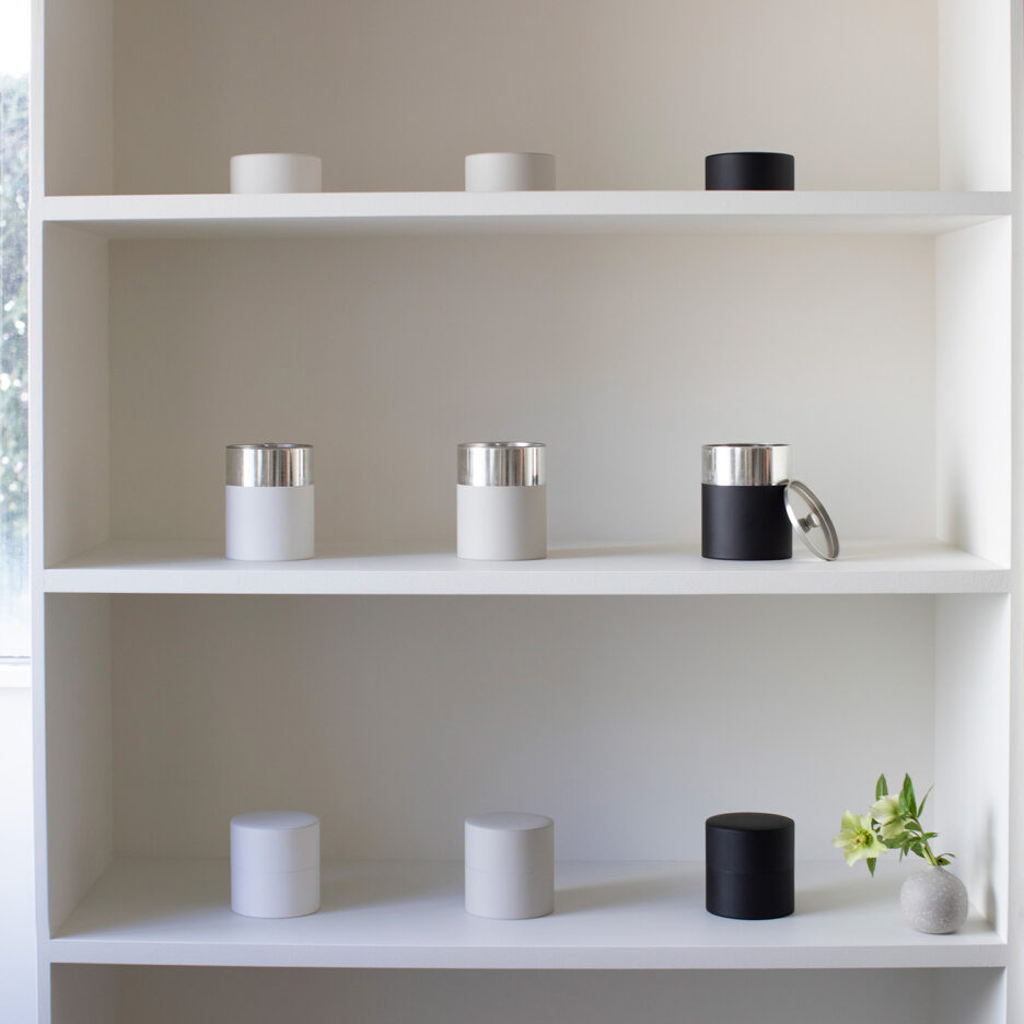 TIN CADDY has been added to the “STORIES”.